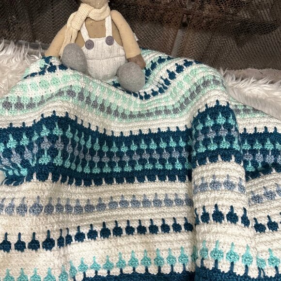 Handmade Crochet Blanket Cape Cover Crochet Throws Hand Knitted Blanket - Picture 5 of 7